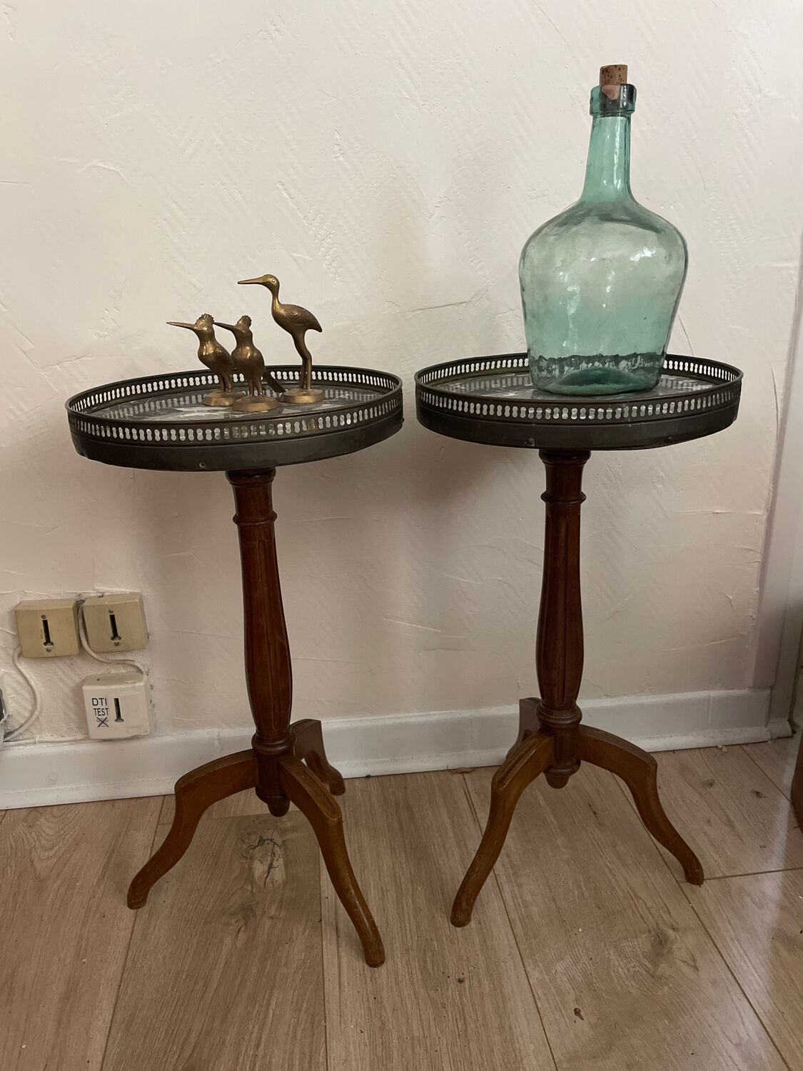 Duo pedestal tables