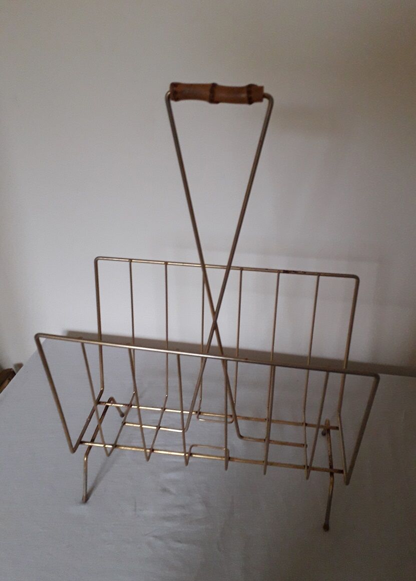 Magazine rack 60