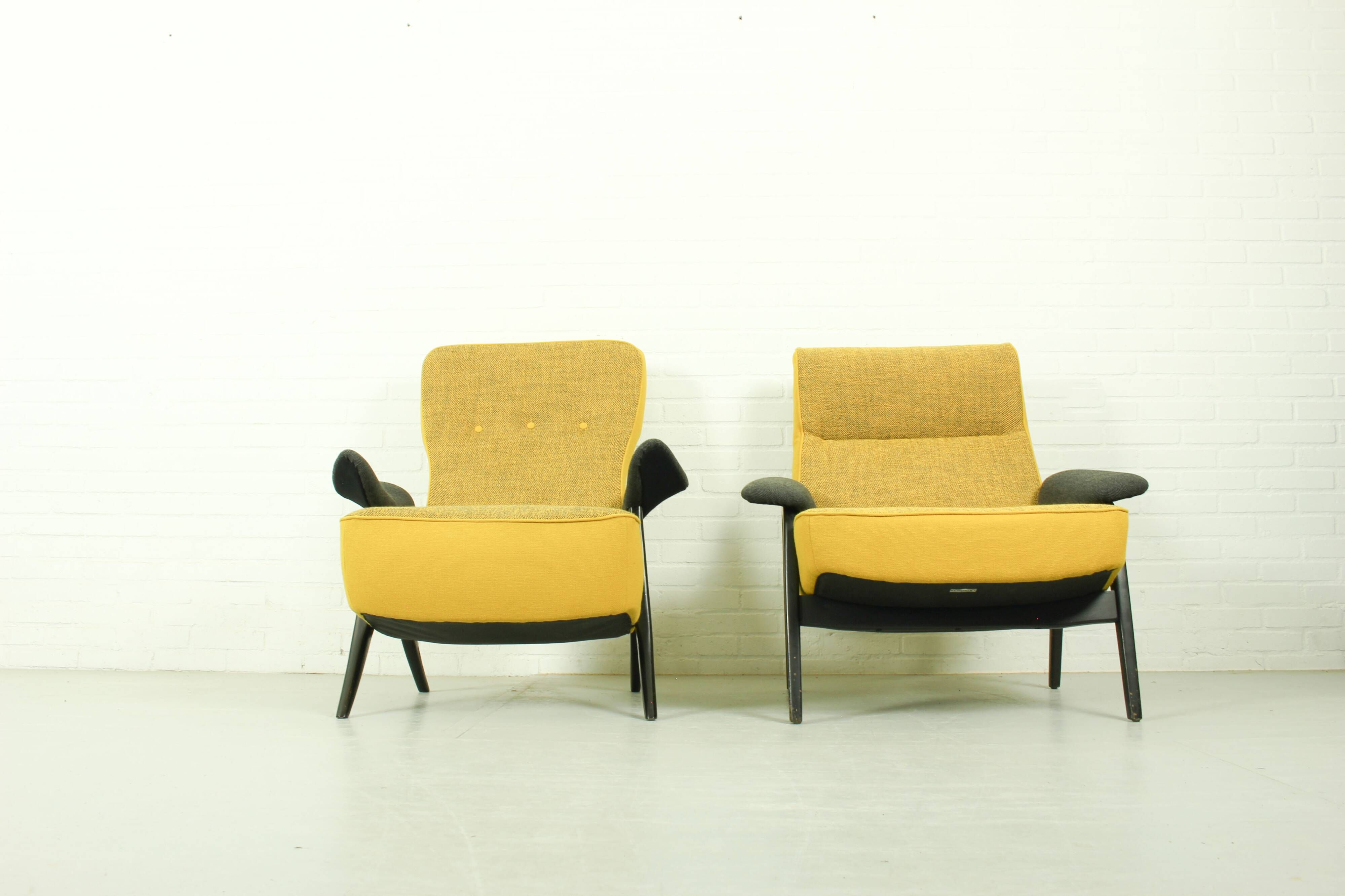 Theo Ruth pour les chaises Artifort Modèle 107 et 137 en Hallingdal Kvadrat.