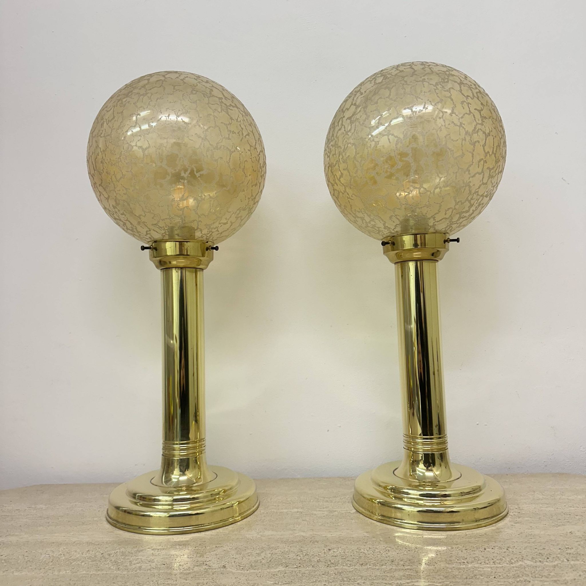 Lot de 2 grandes lampes de table globe en verre, années 1970