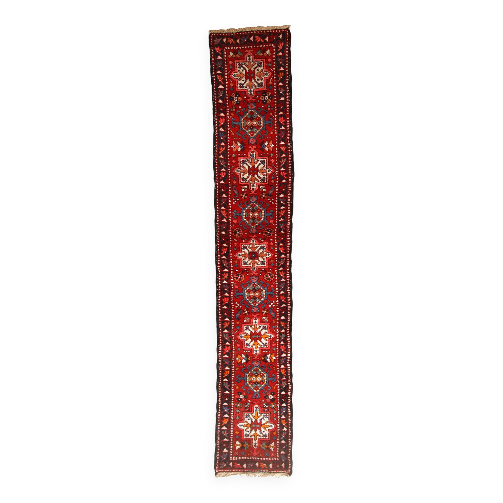 Tapis Couloir Vintage Karajeh du Moyen-Orient, Années 1960, Élégance et Aut