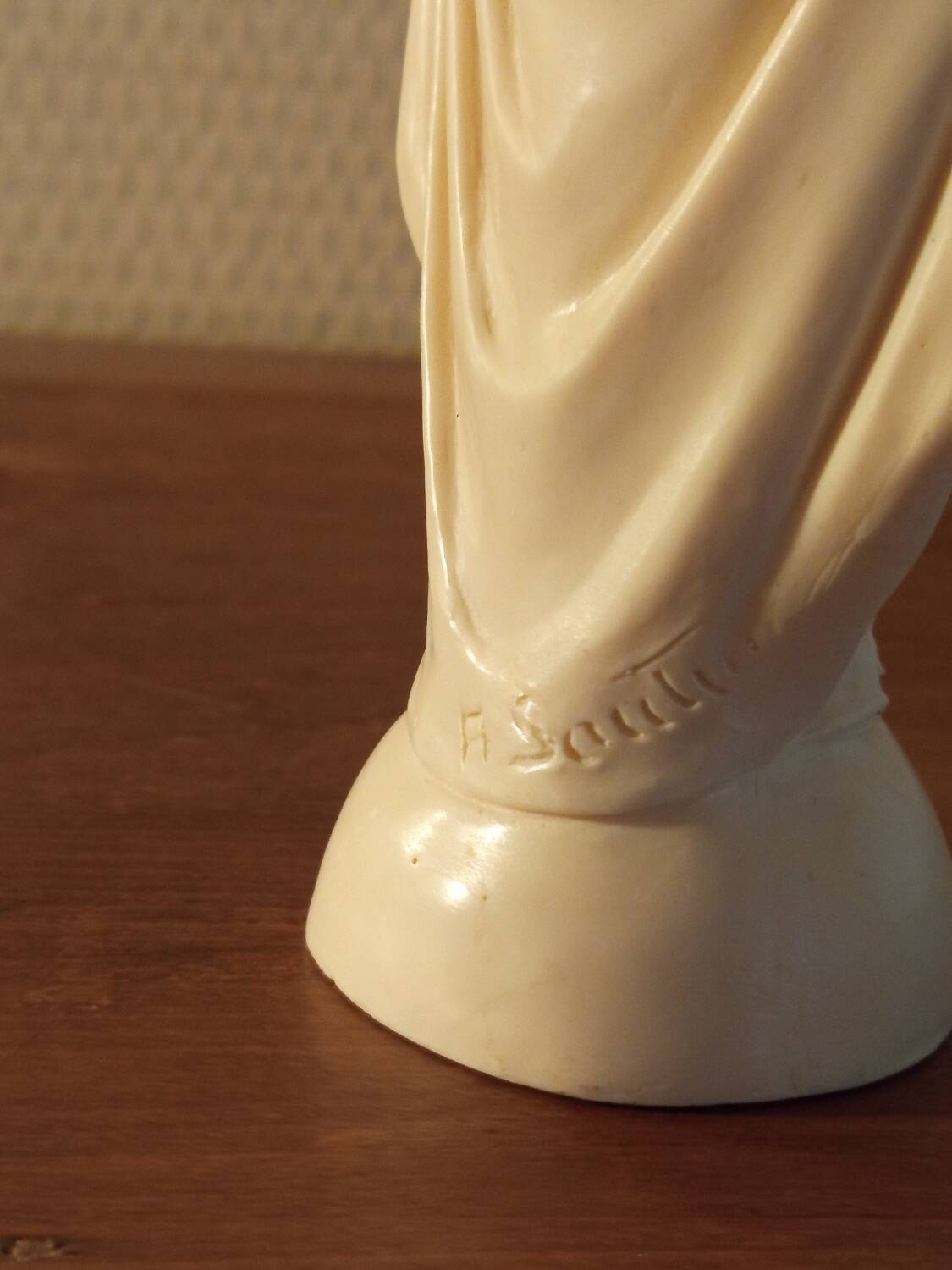 Statuette of the Virgin of the Roses