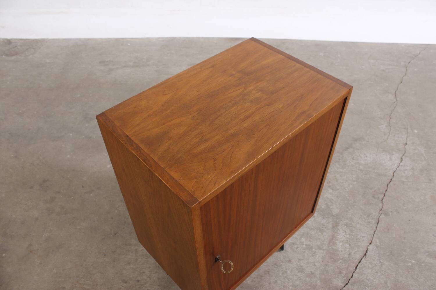 Vintage Schrank auf Hairpin Legs Mid Century 50er 60er