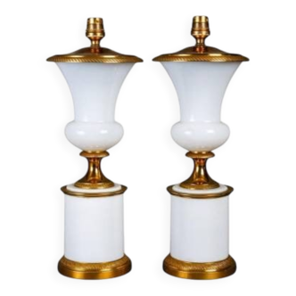 Paire de lampes en opaline de forme Médicis, début du XXème siècle