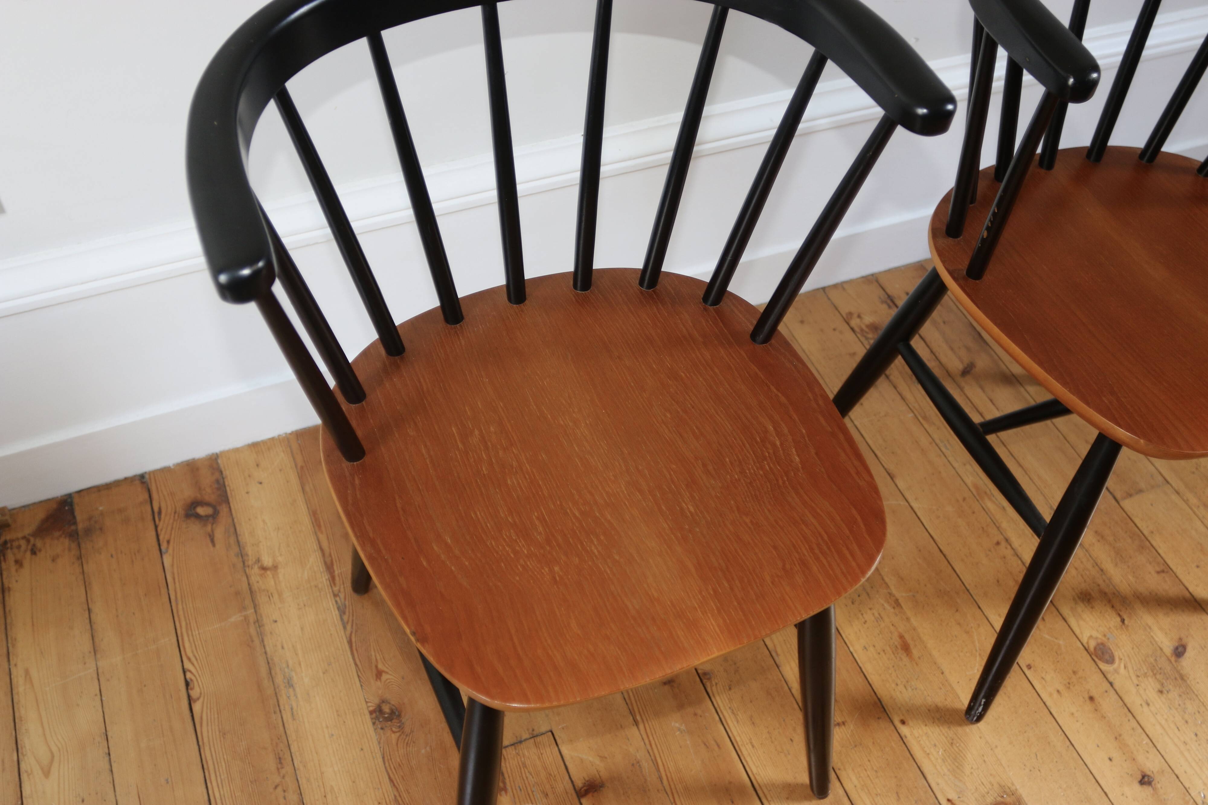 Paire de chaises scandinaves dans le goût de Tapiovaara, 1960