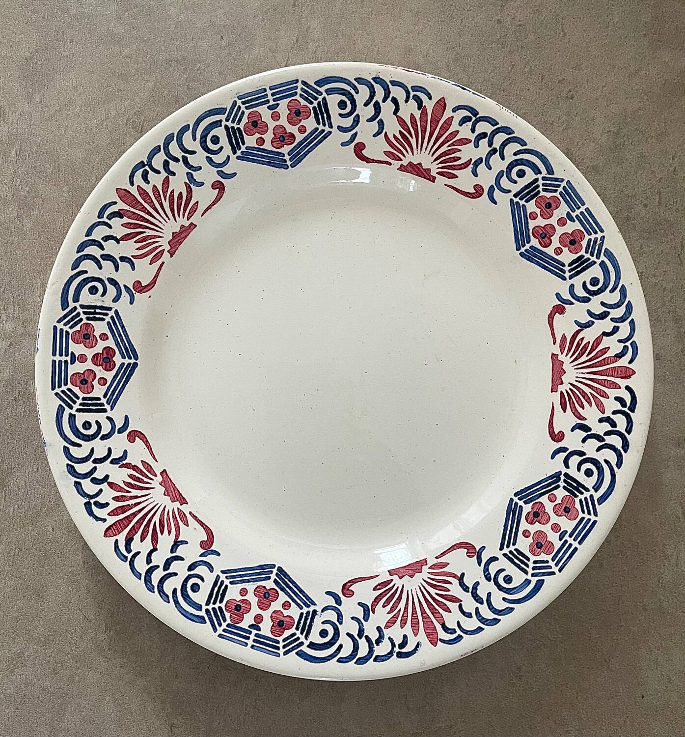 Choisy Le Roi iron earth plate