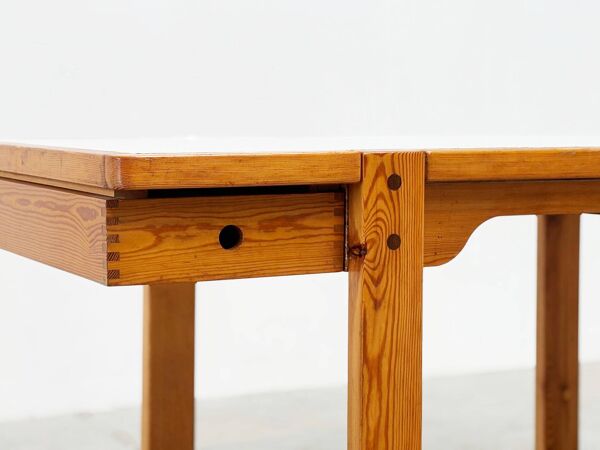 Bureau en pin original des années 1970