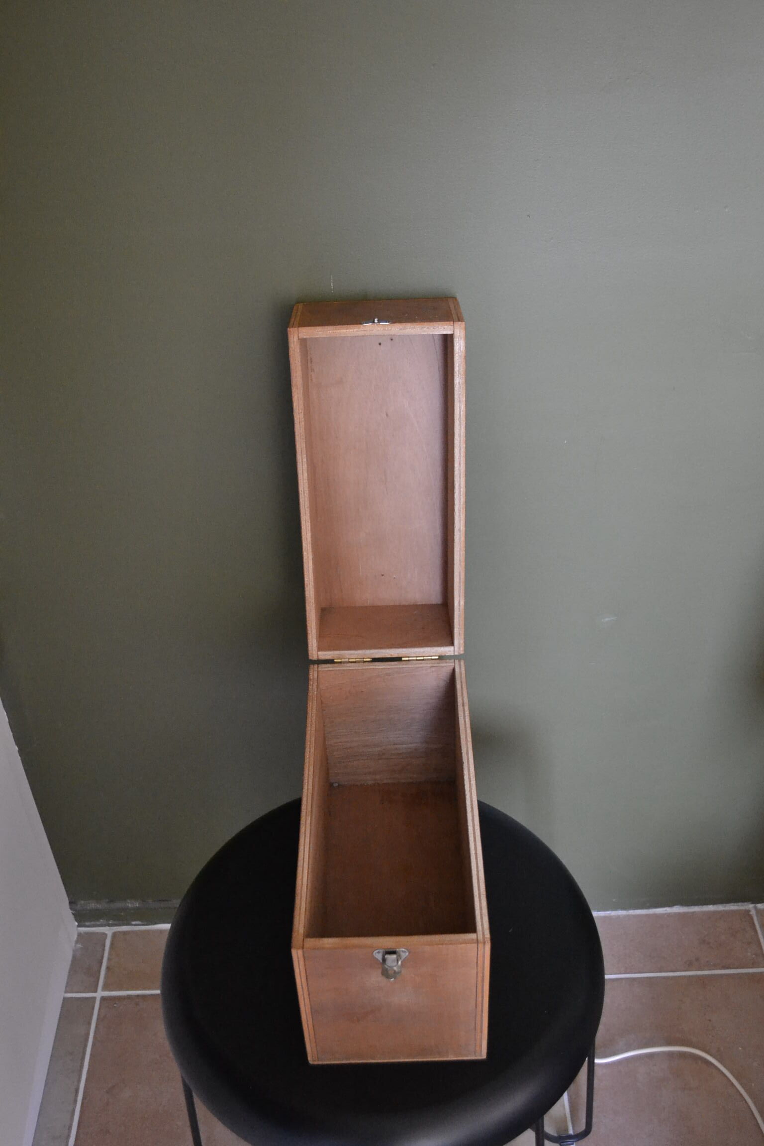 Wooden plug box