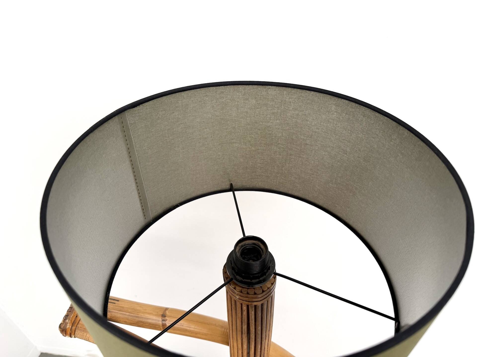 Lampadaire sculptural en rotin cintré