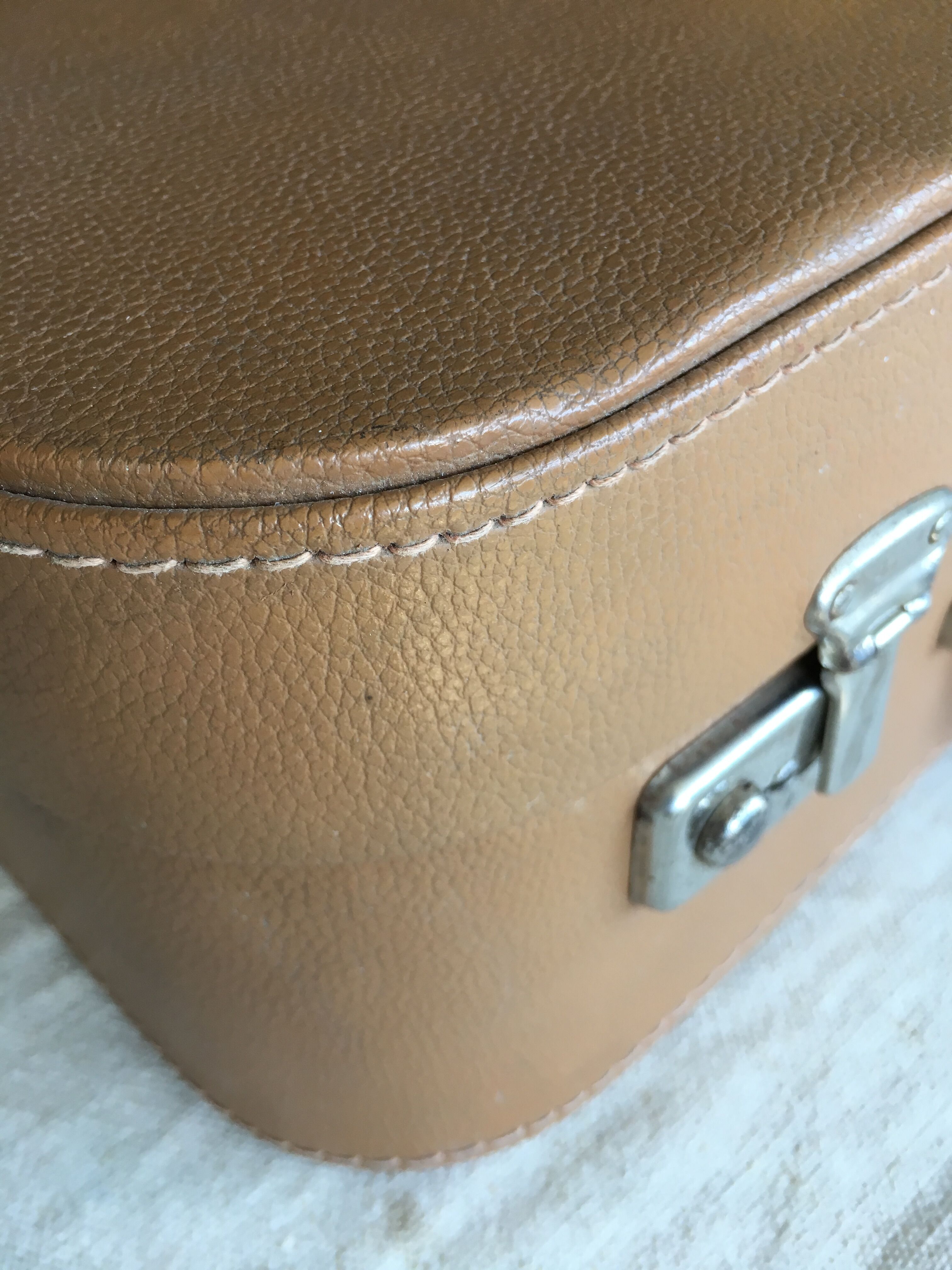 Skai vintage suitcase