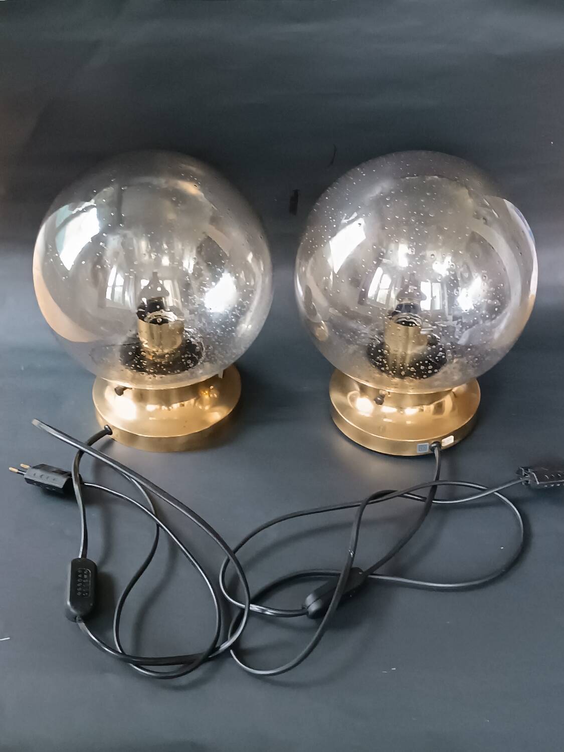 2 lampes de table globes bullés et laiton Limburg 1970
