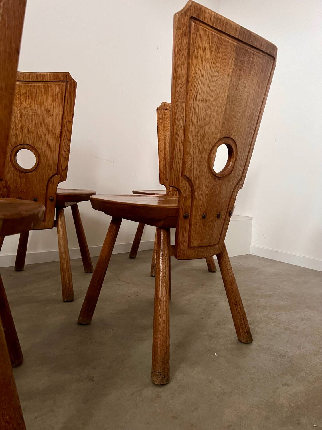 Set of 5 vintage 70s Brutalist design solid wood chairs