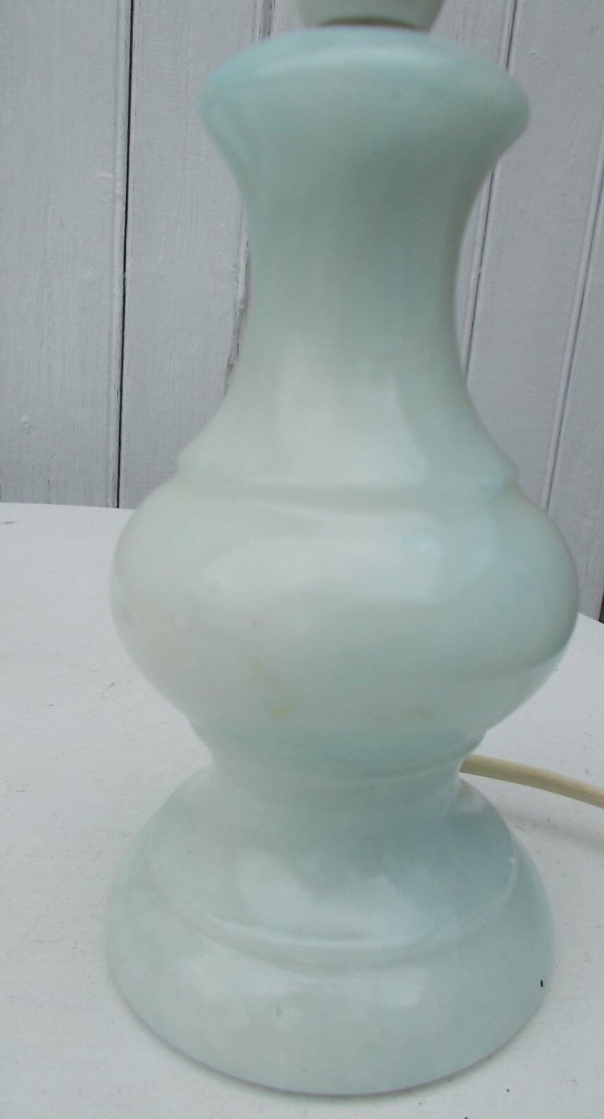 Paire de lampes en albâtre bleu clair