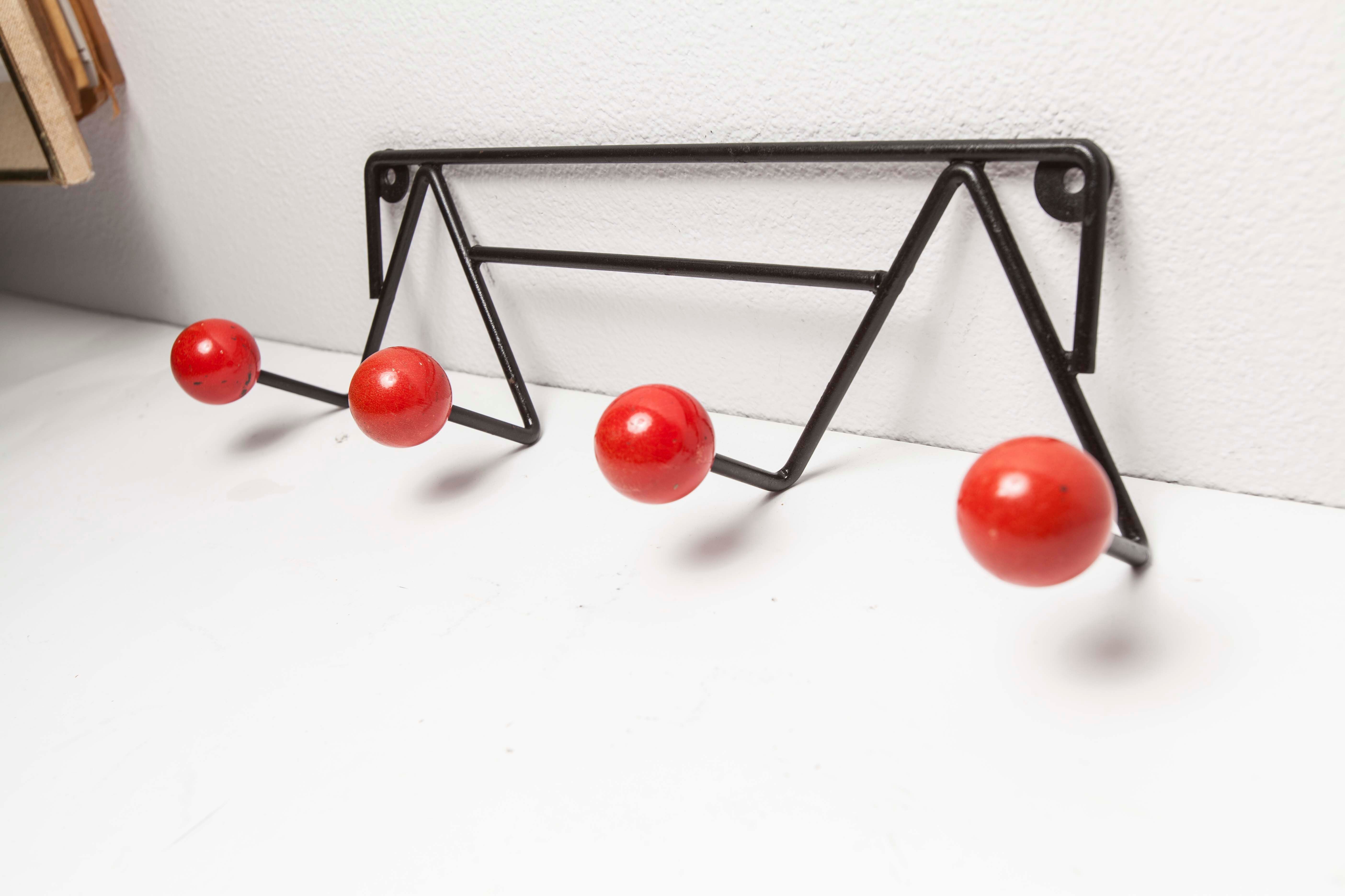 Coatrack 60s black and red 4 balls