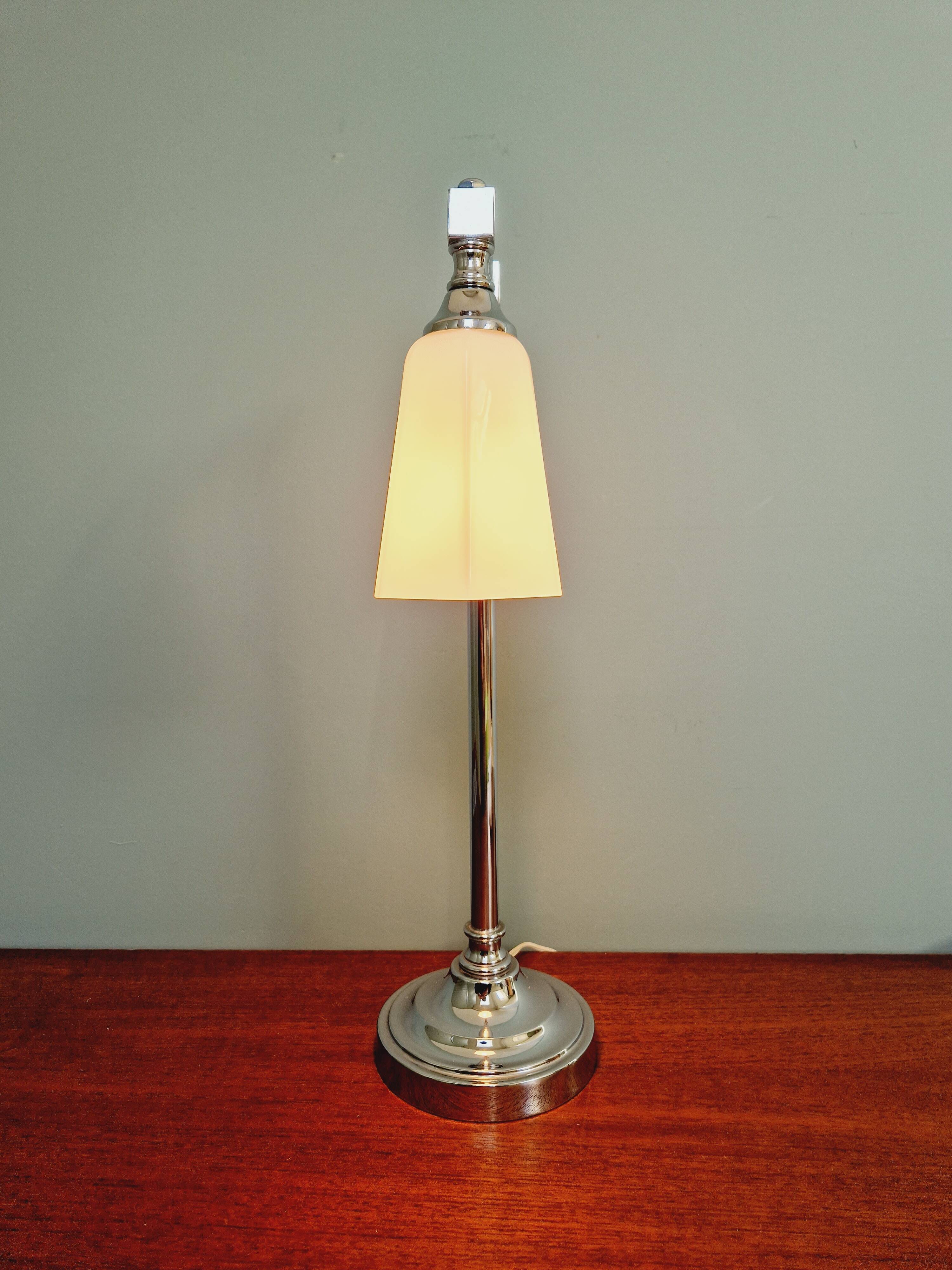 Desk lamp in chrome metal and white opaline