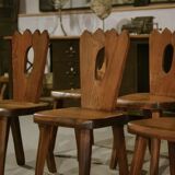 8 chaises brutalistes en orme massif par Aranjou 1950’s