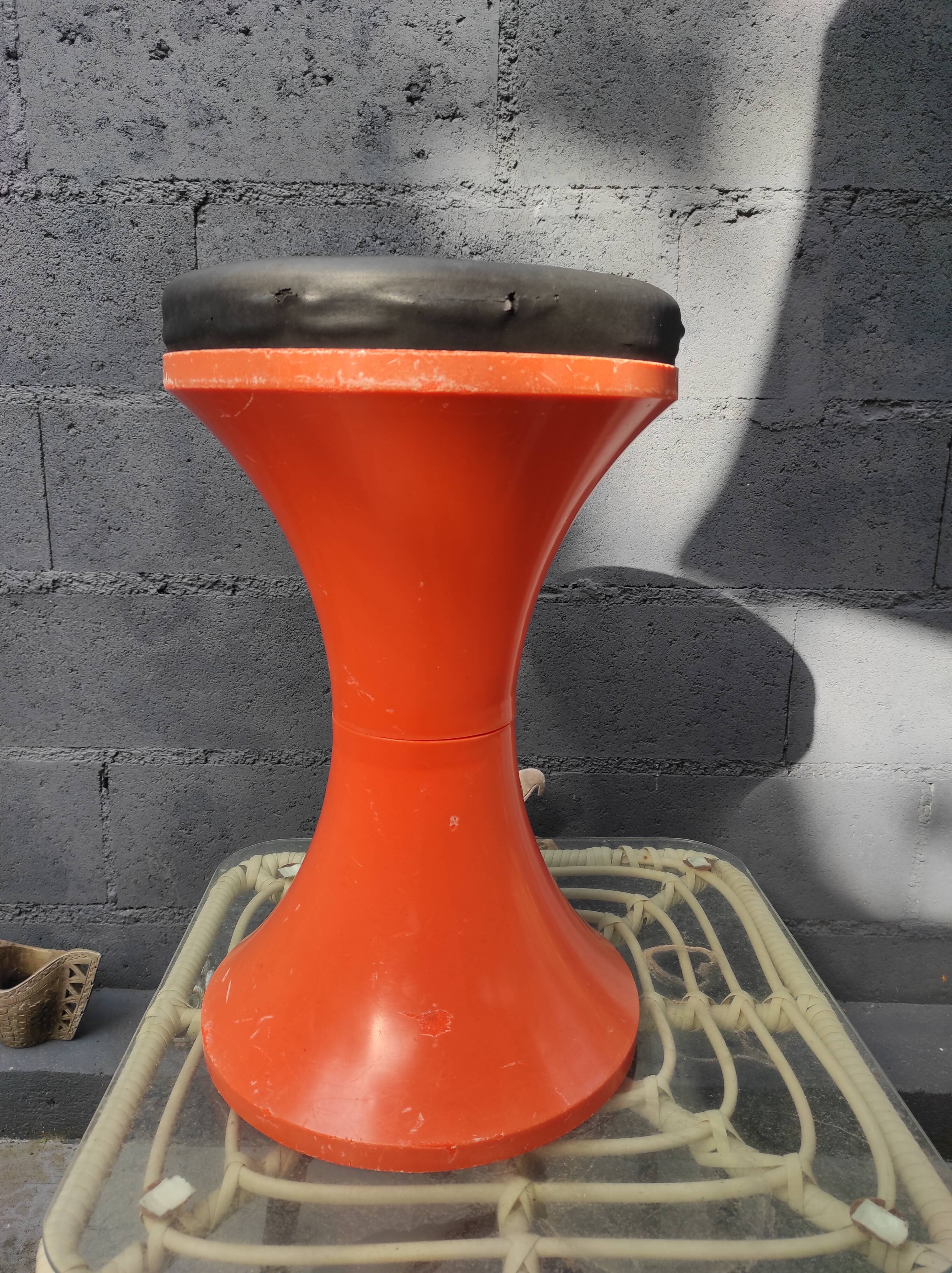 Stamp vintage orange 70's tamtam stool with black foam pad
