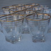 Golden liqueur service from the 1950s-1960s and its 12 glasses.