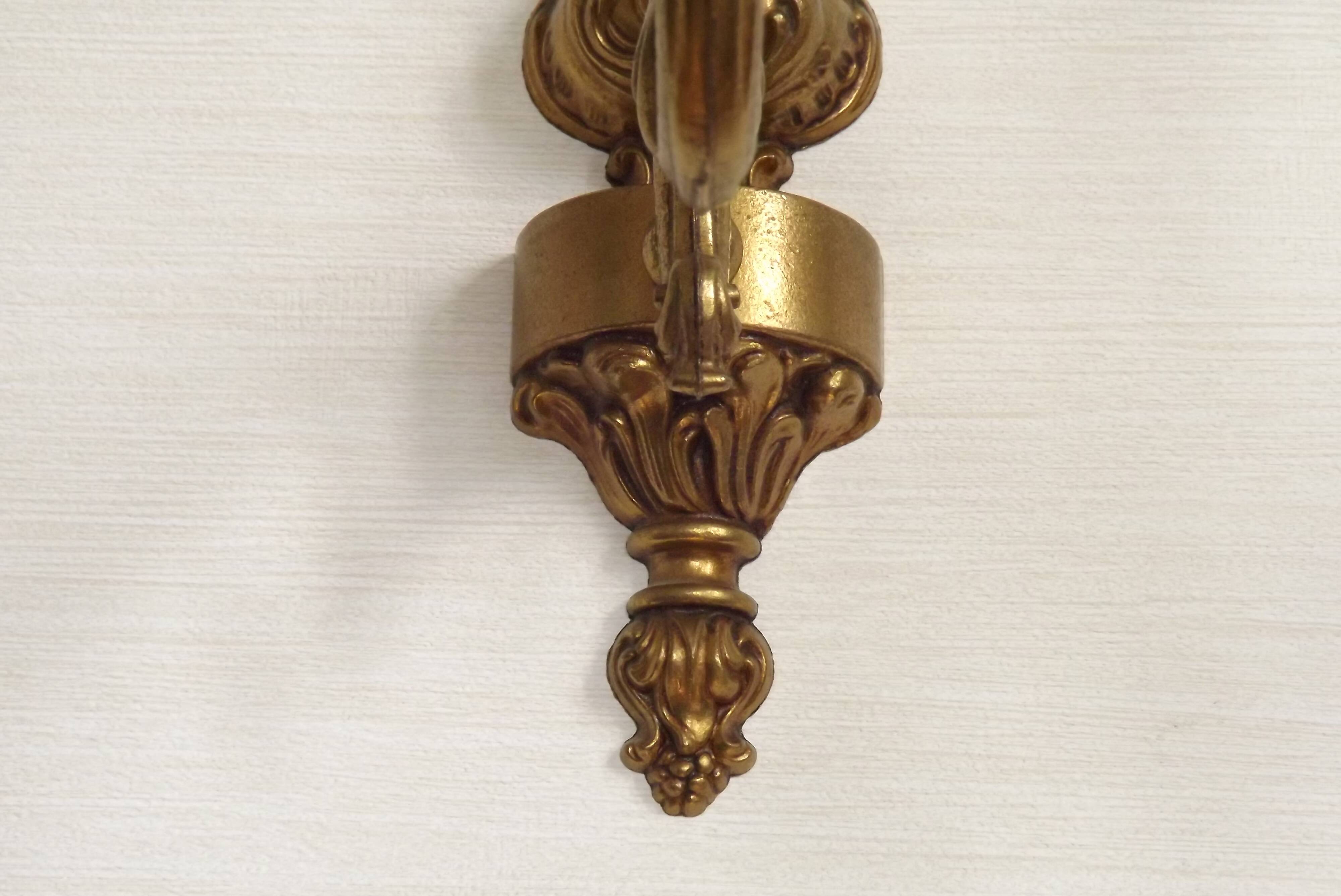 Pair Of Elegant Vintage French Traditional Style Bronze Single Wall Lights