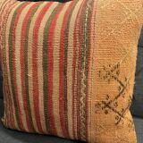 Coussin rose à rayures