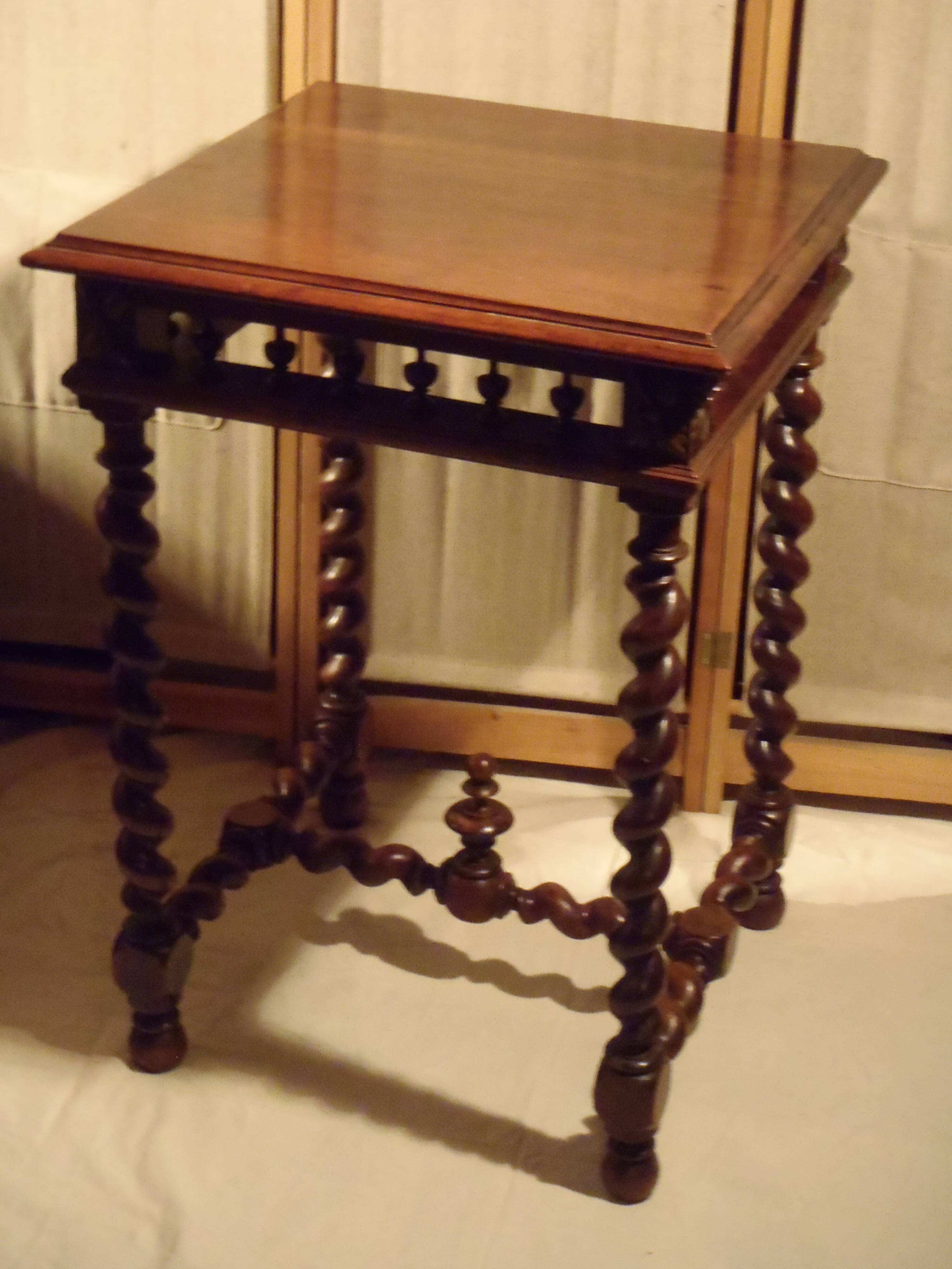 Table à écrire style Louis XIII