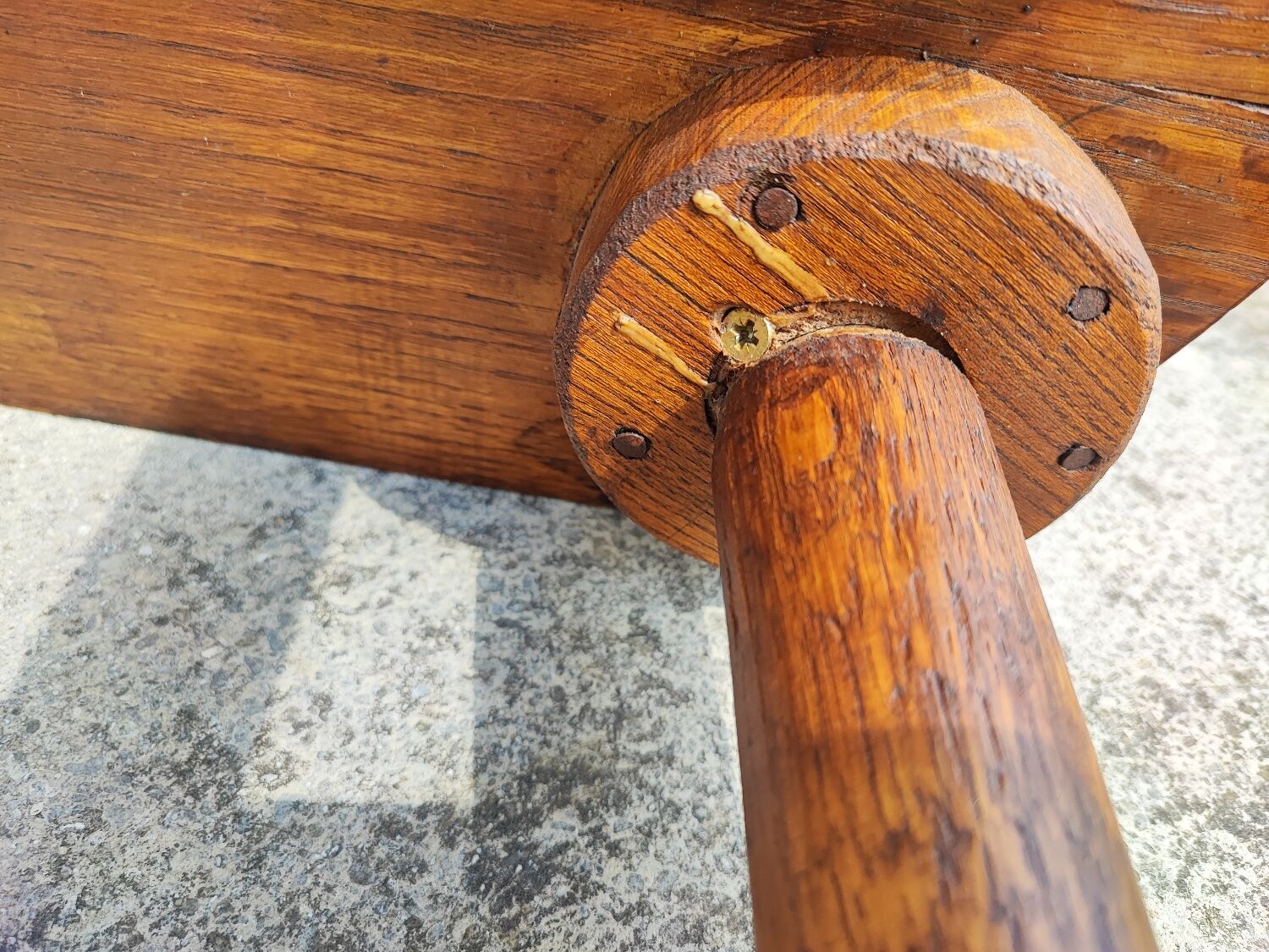 Tabouret rustique en bois massif