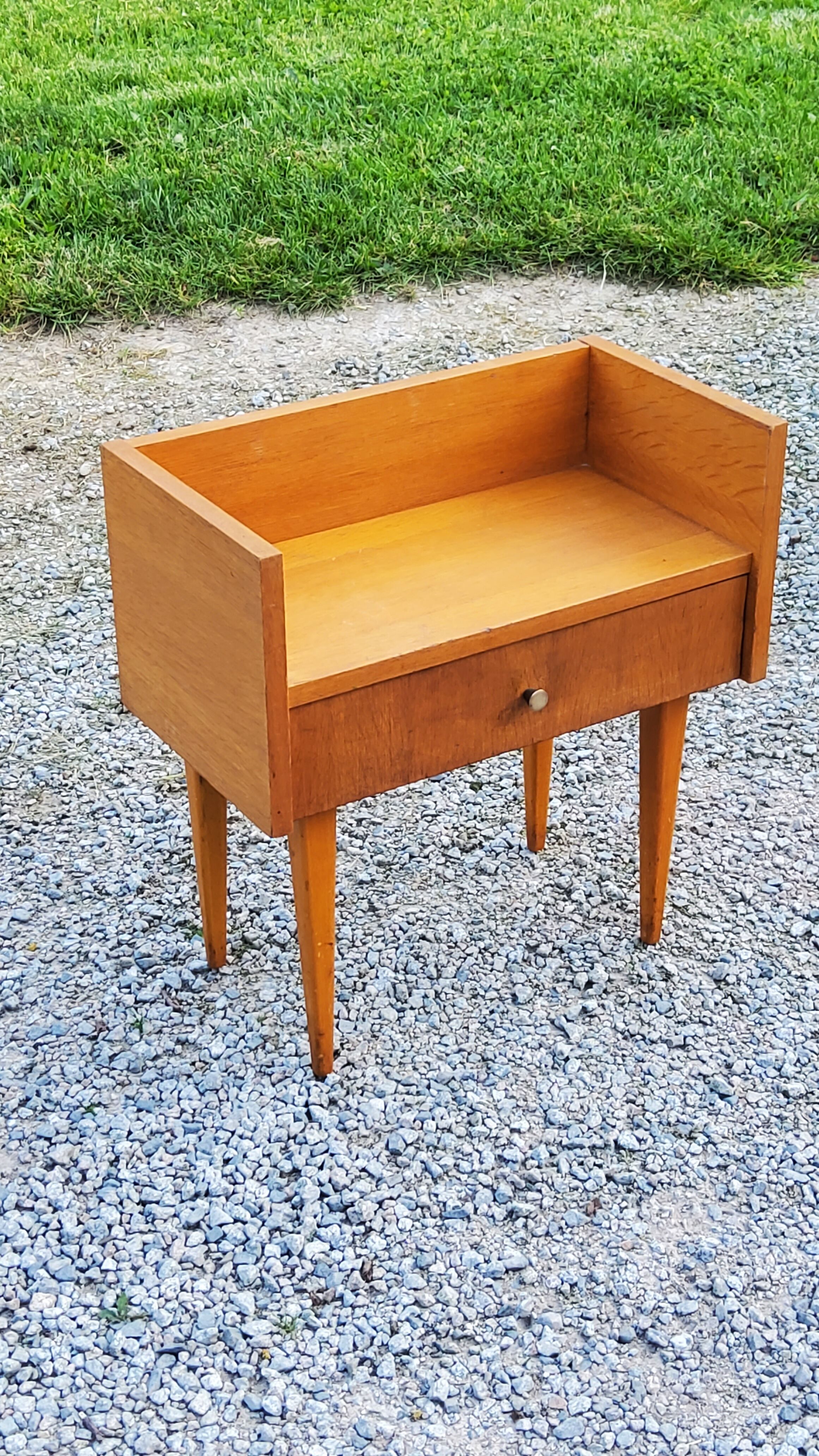 Vintage bedside table of the 50s in blond oak bobbin feet