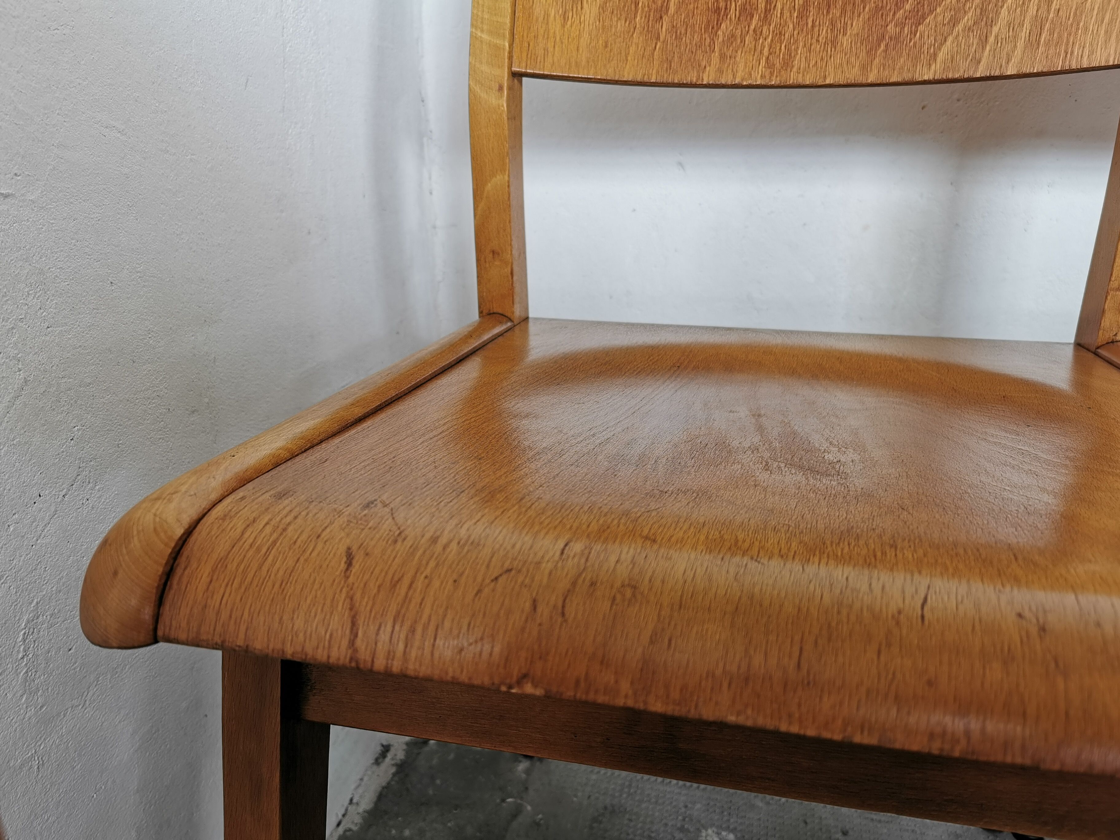 Lot de 6 chaises de théâtre en bois blond