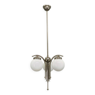 Chandelier Art Déco en nickel des années 1930 avec globes en verre opalin