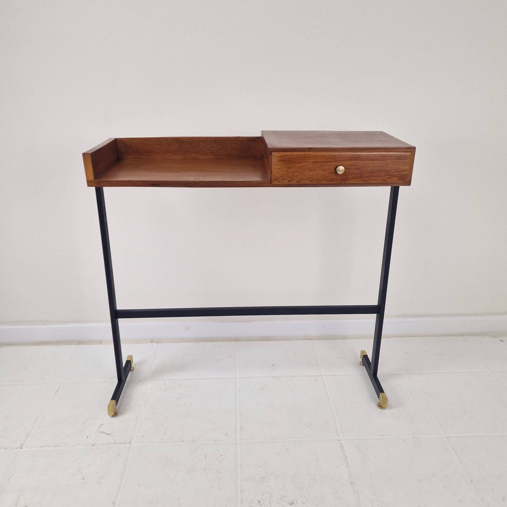 Table console / coiffeuse italienne du milieu du siècle avec des éléments en laiton, années 1950.