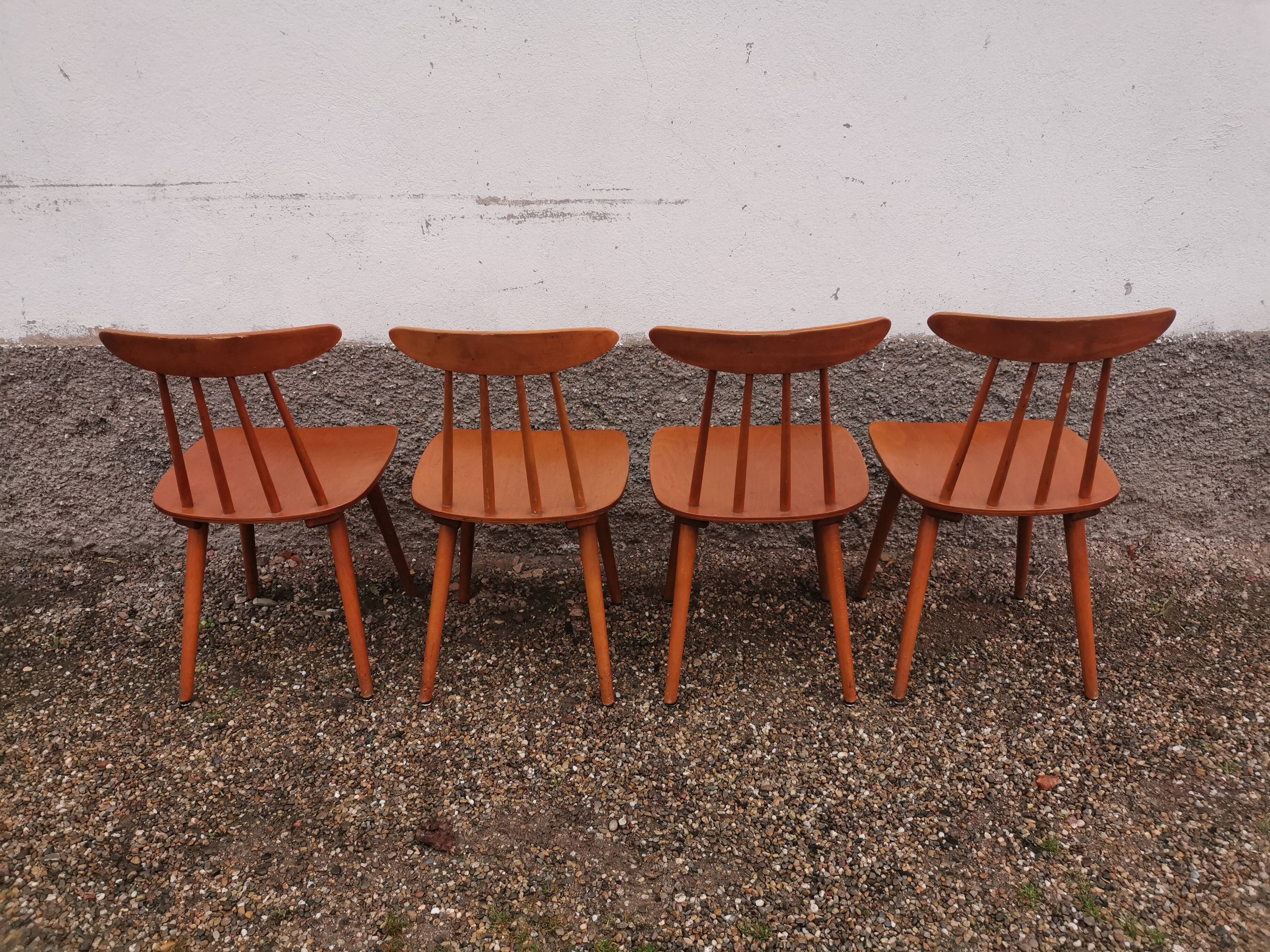 4 chaises scandinaves des années 60