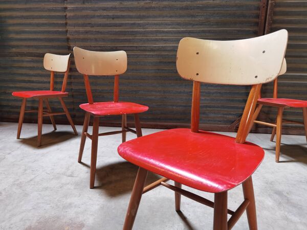 Lot de 4 chaises rouge bois éditées par Ton, années 60