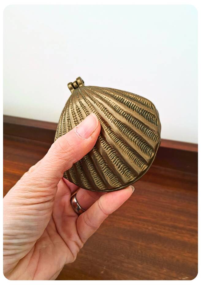 Boîte vintage en laiton en forme de coquillage