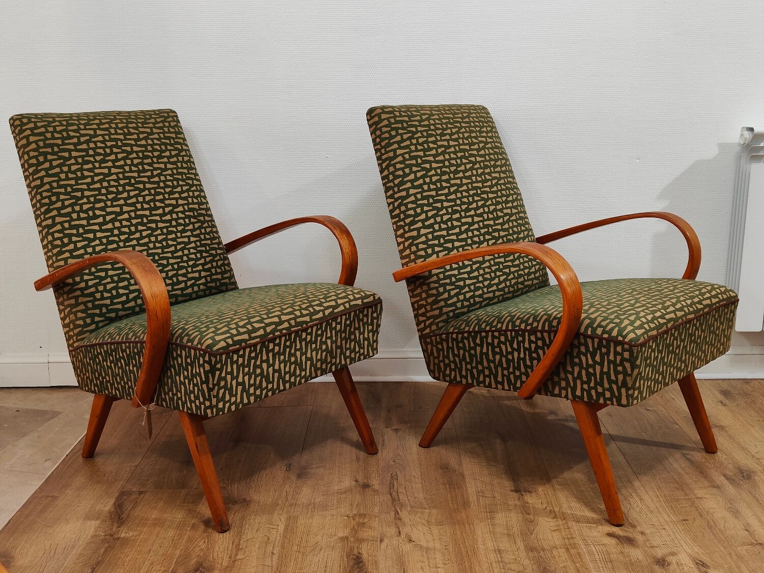 Paire de fauteuils 6952 par Jaroslav Smidek pour Ton