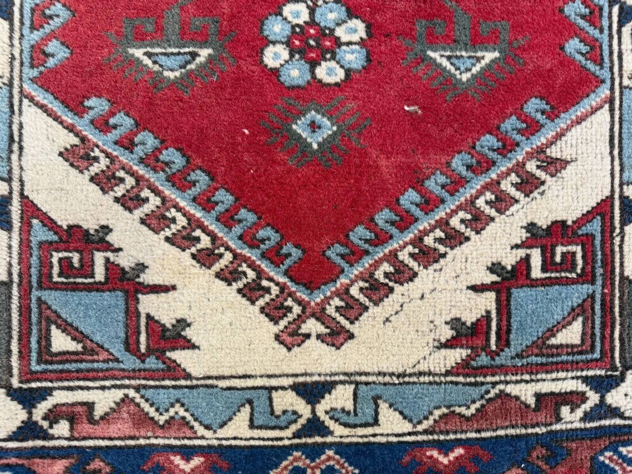 Turkish tribal rug natural dyes 200x120 cm vintage Turkish carpet 2521