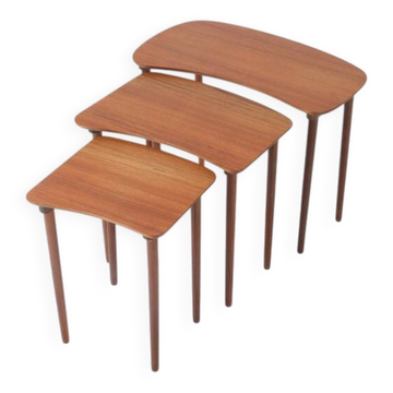 Ensemble de 3 tables d'appoint en teck asymétriques / tables d'appoint / design danois moderne du milieu du siècle / années 1950 / 1960