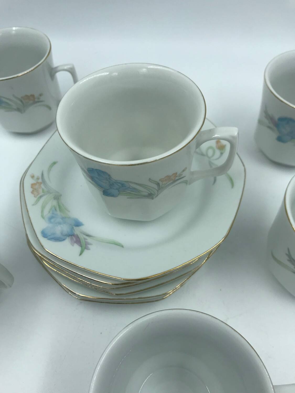 6 vintage cups and saucers