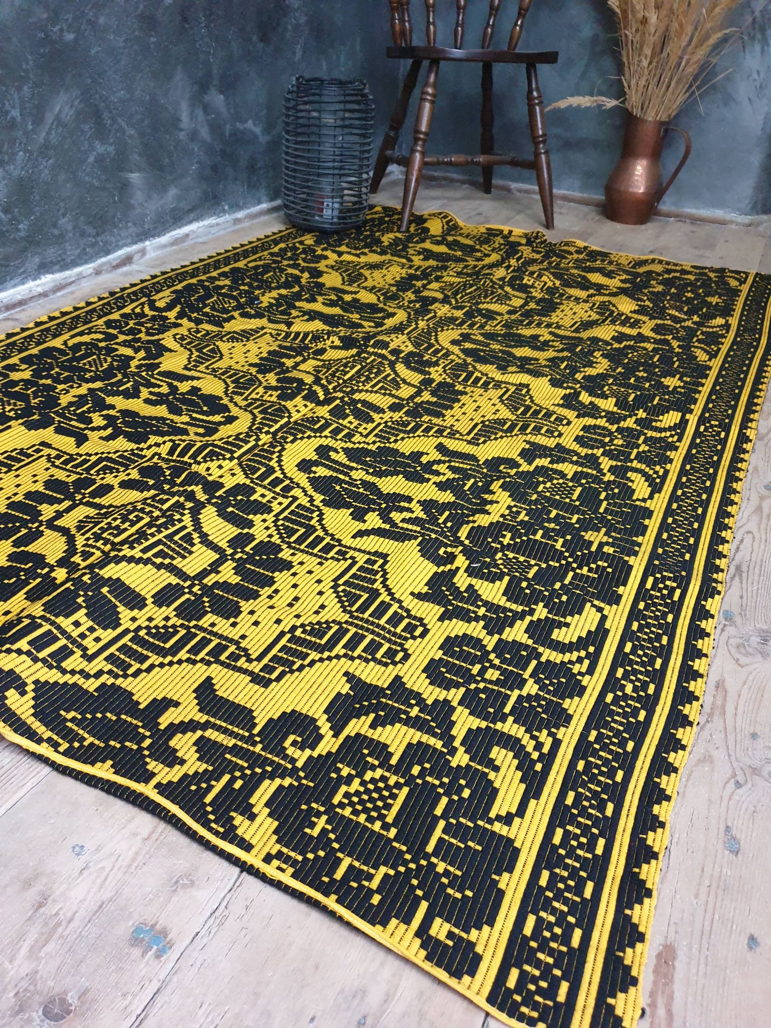 Wool handwoven yellow rug Romanian rug. Teppich. Tapis roumain. Romania