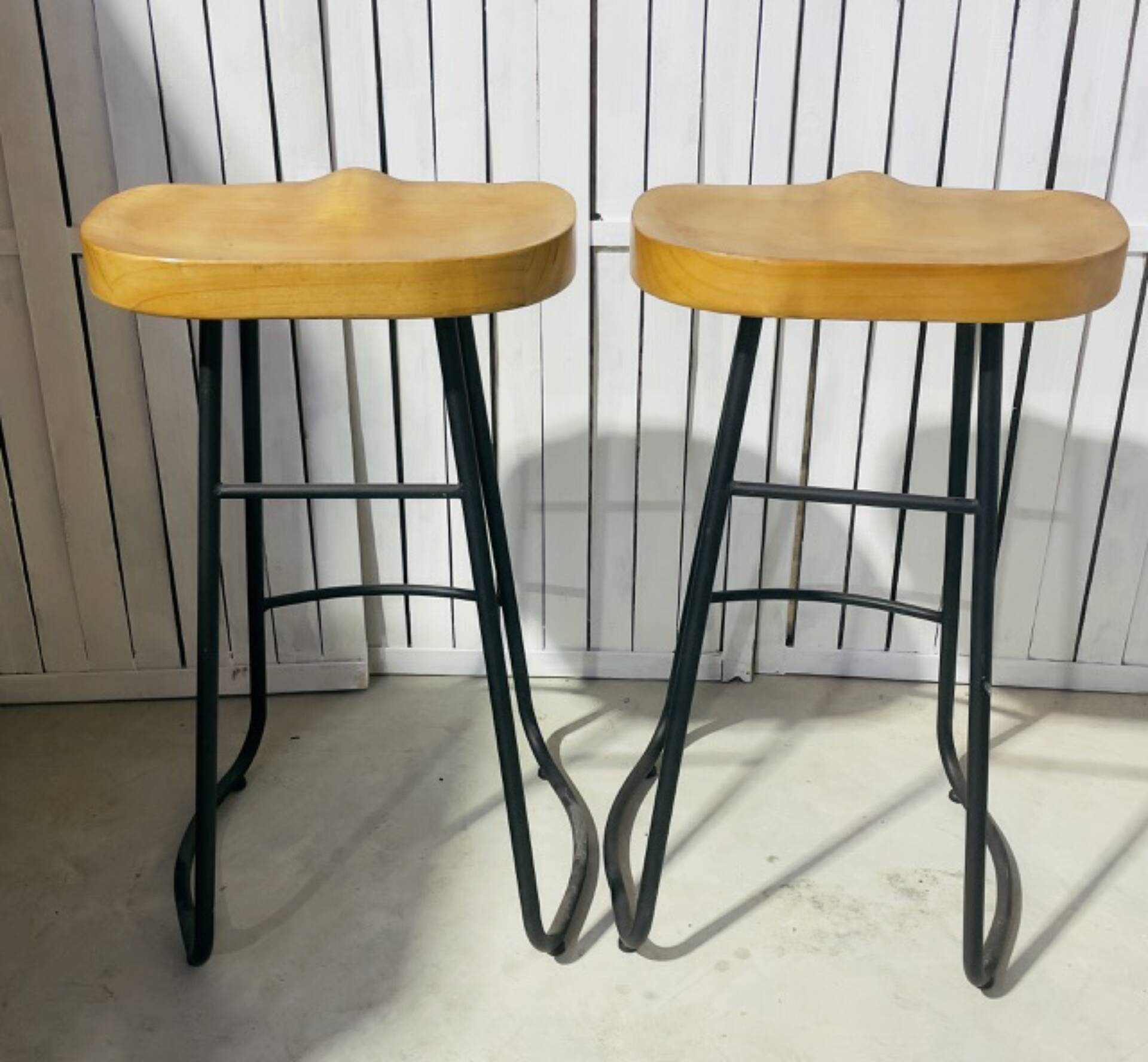 Modern and elegant bar stools