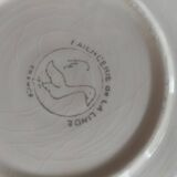 Plate with 3 ducks / geese in relief - Faïencerie de la Linde, France