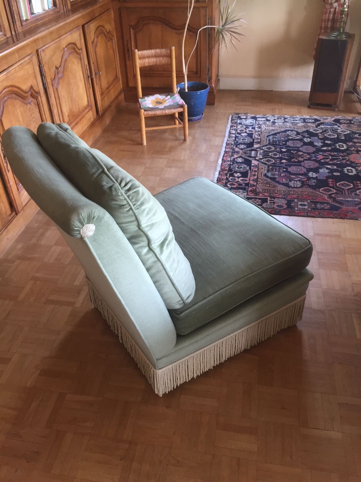 Pairs of armchairs with fringes