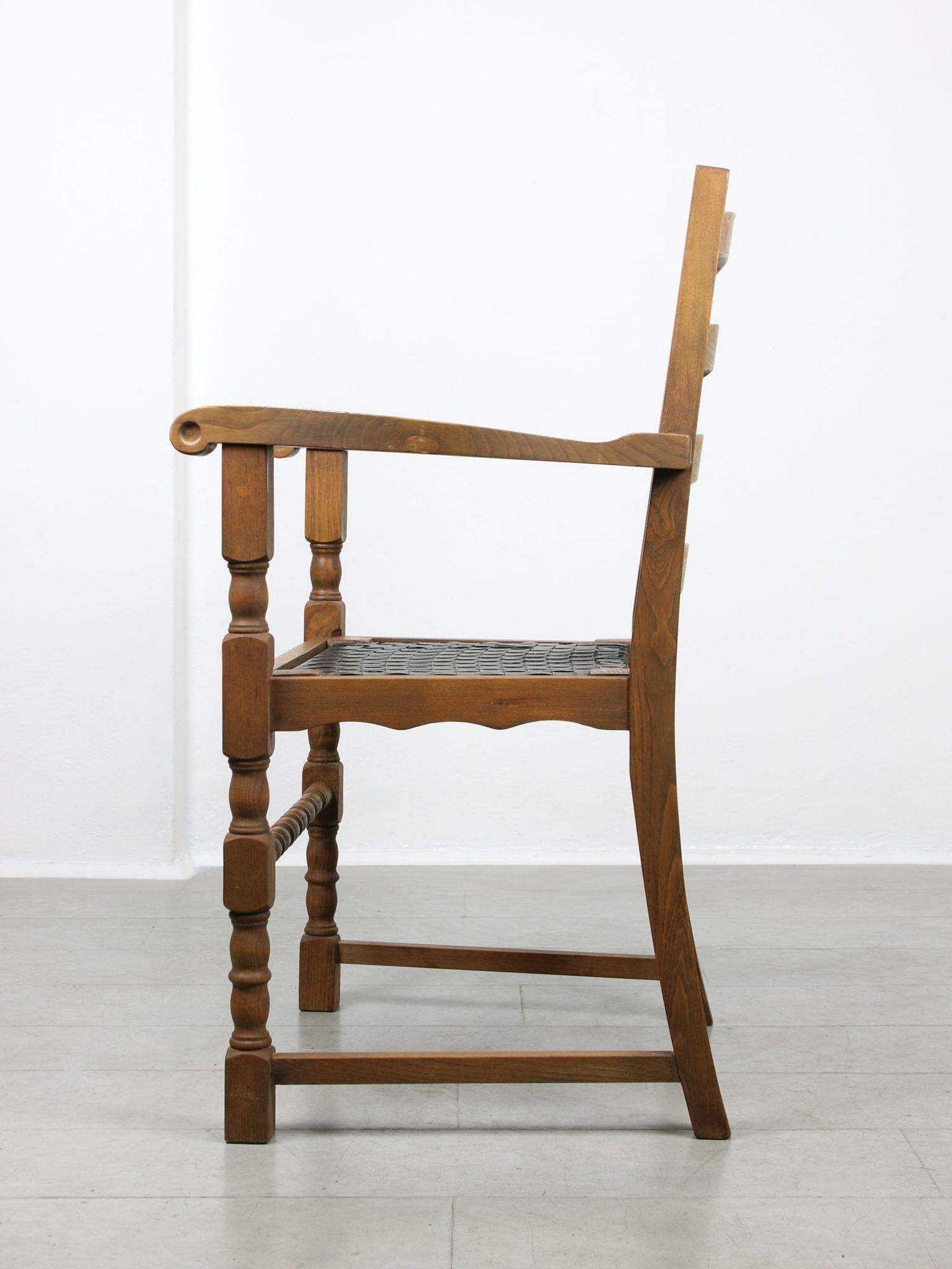 Chaises médiévales vintage en chêne, lot de 4