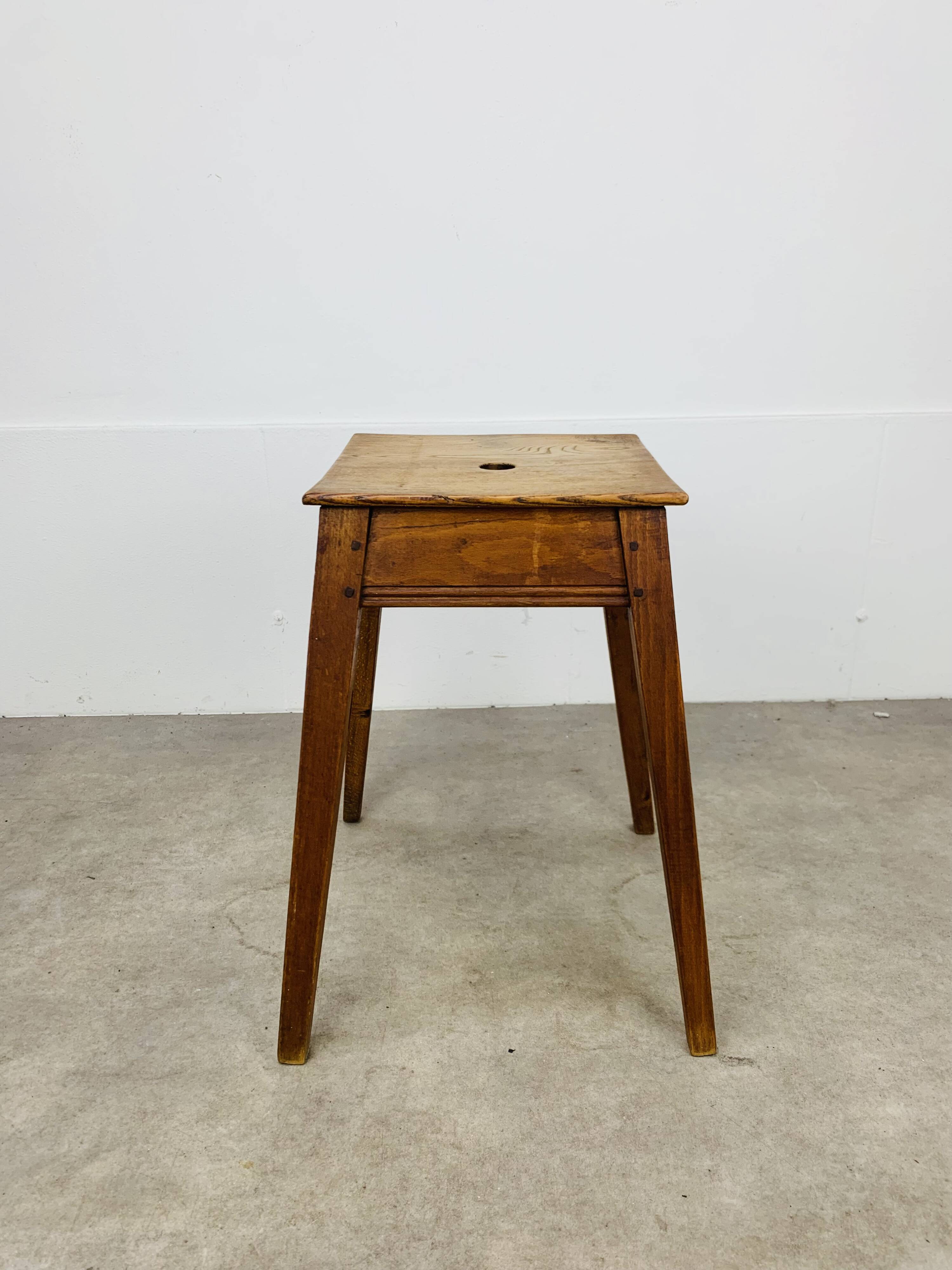 Tabouret de ferme vintage