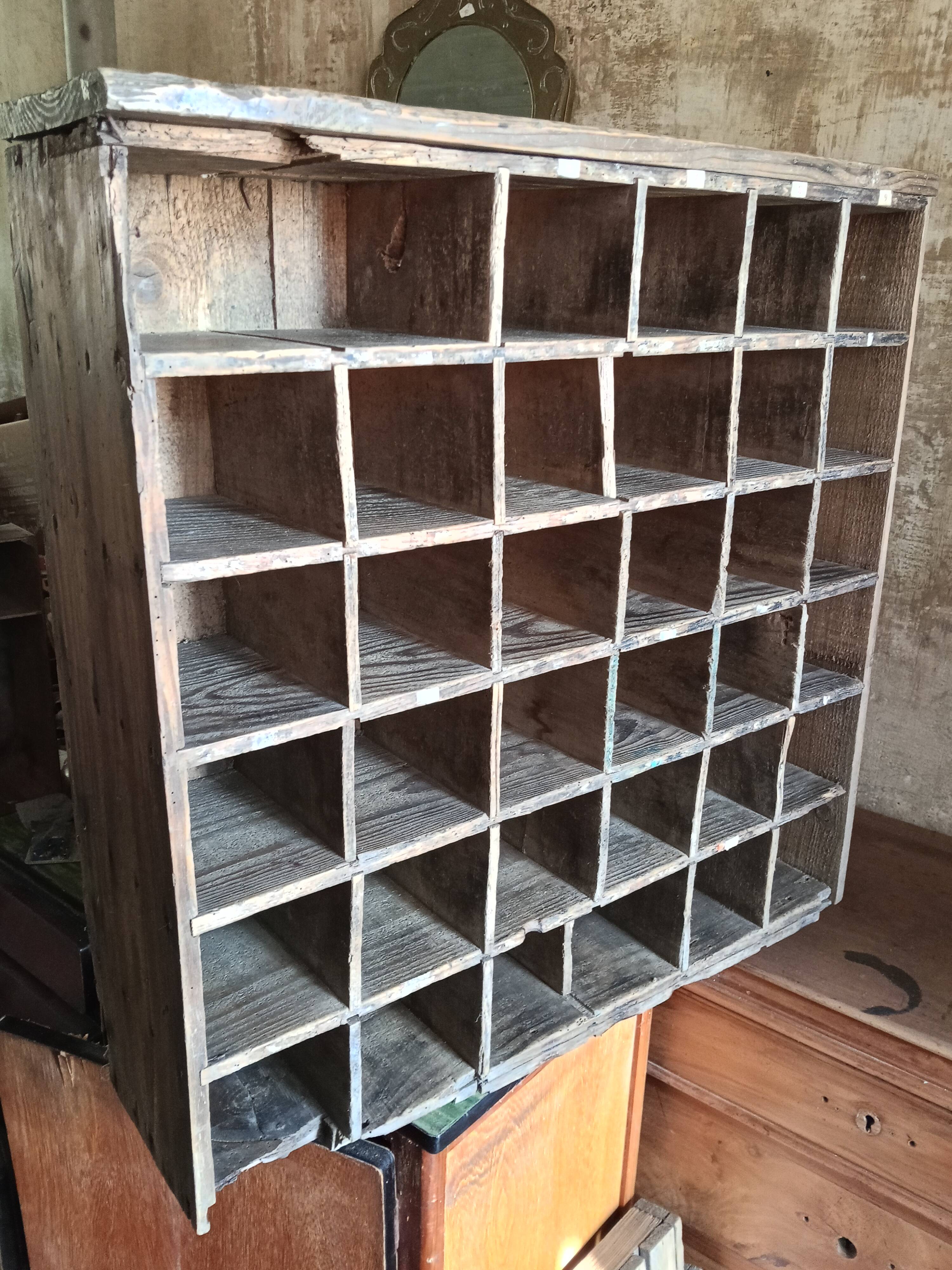 Workshop furniture with compartments