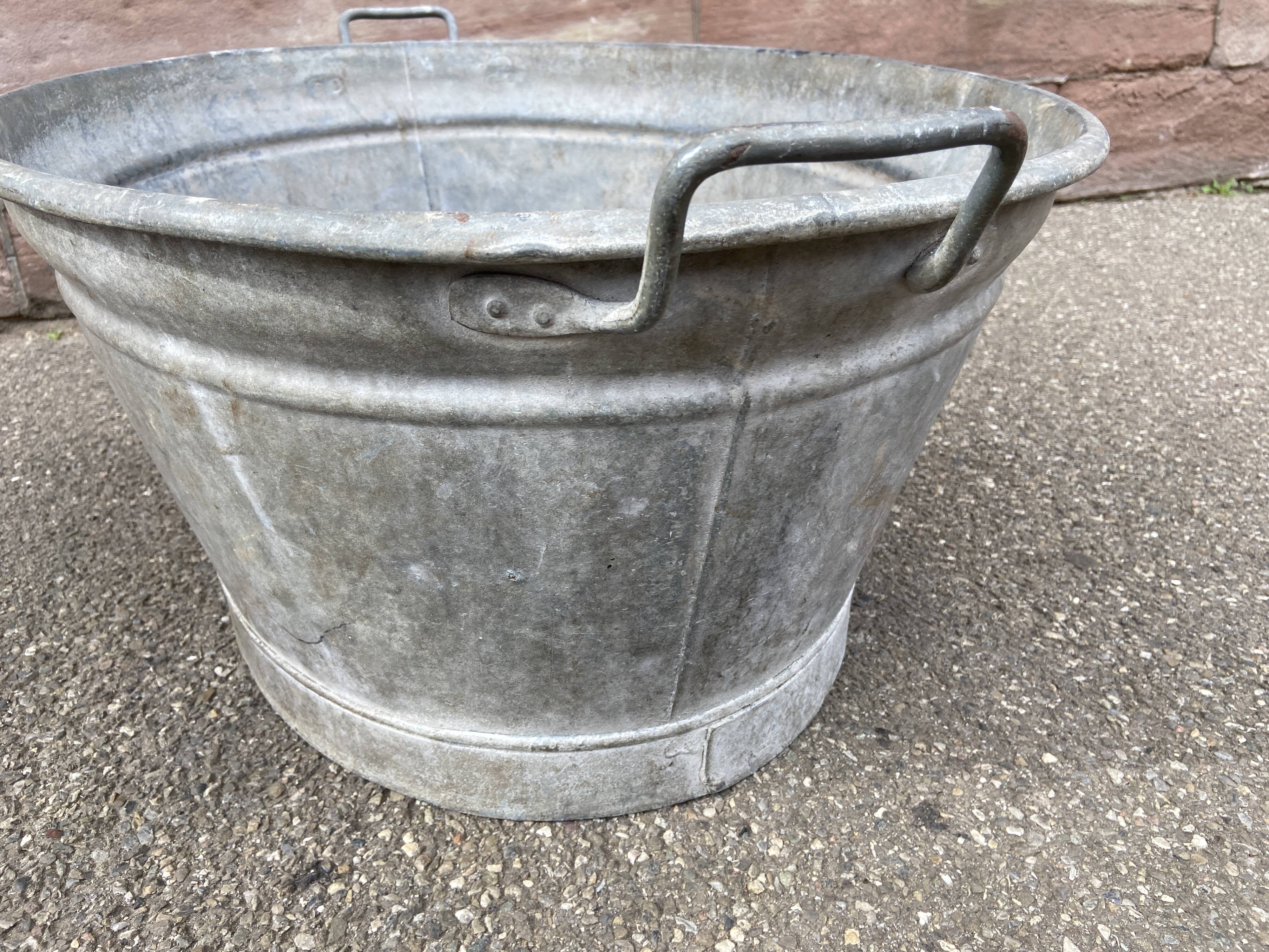 Very large vintage zinc basin 70 liters