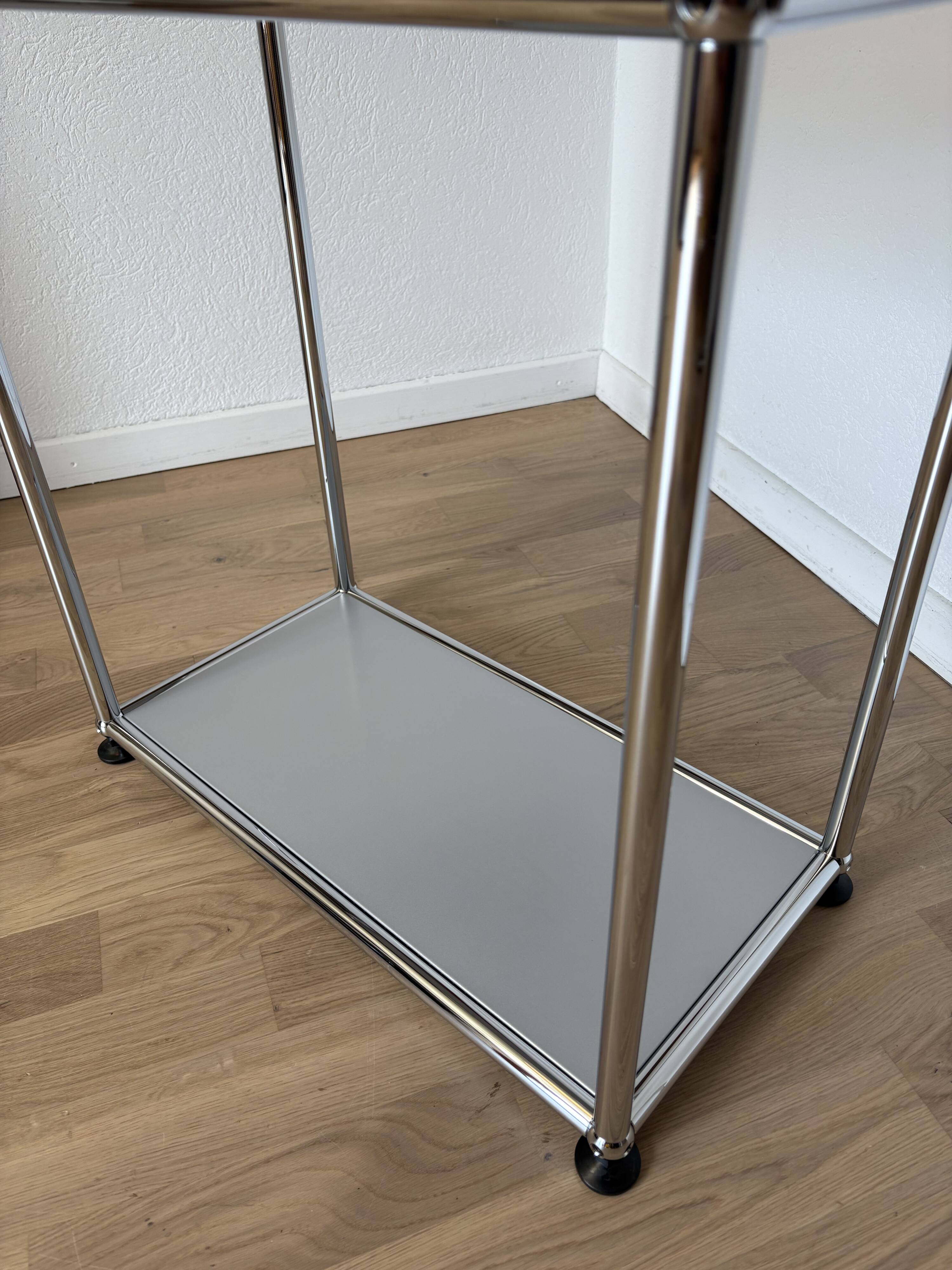 Table d’appoint USM Haller en Argent Mat