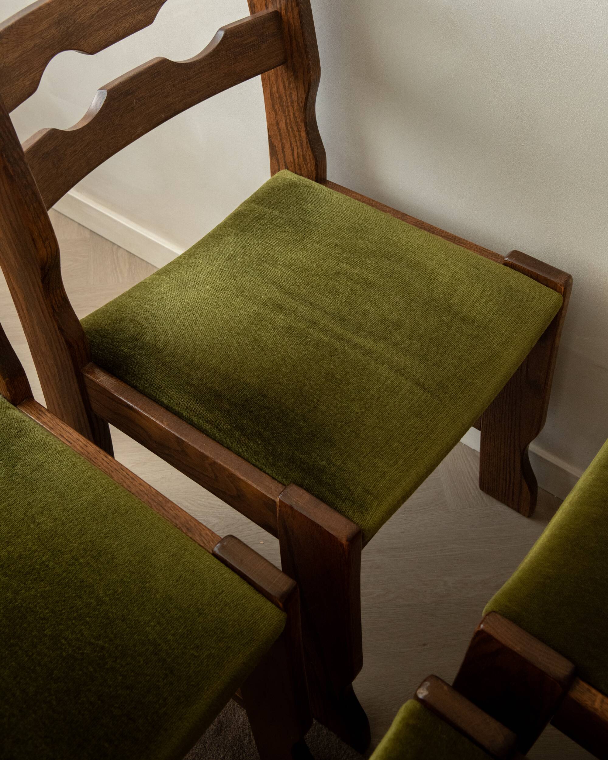 Brutalist Oak Razorback Dining Chairs with Green Velvet, 1970s, Set of 4