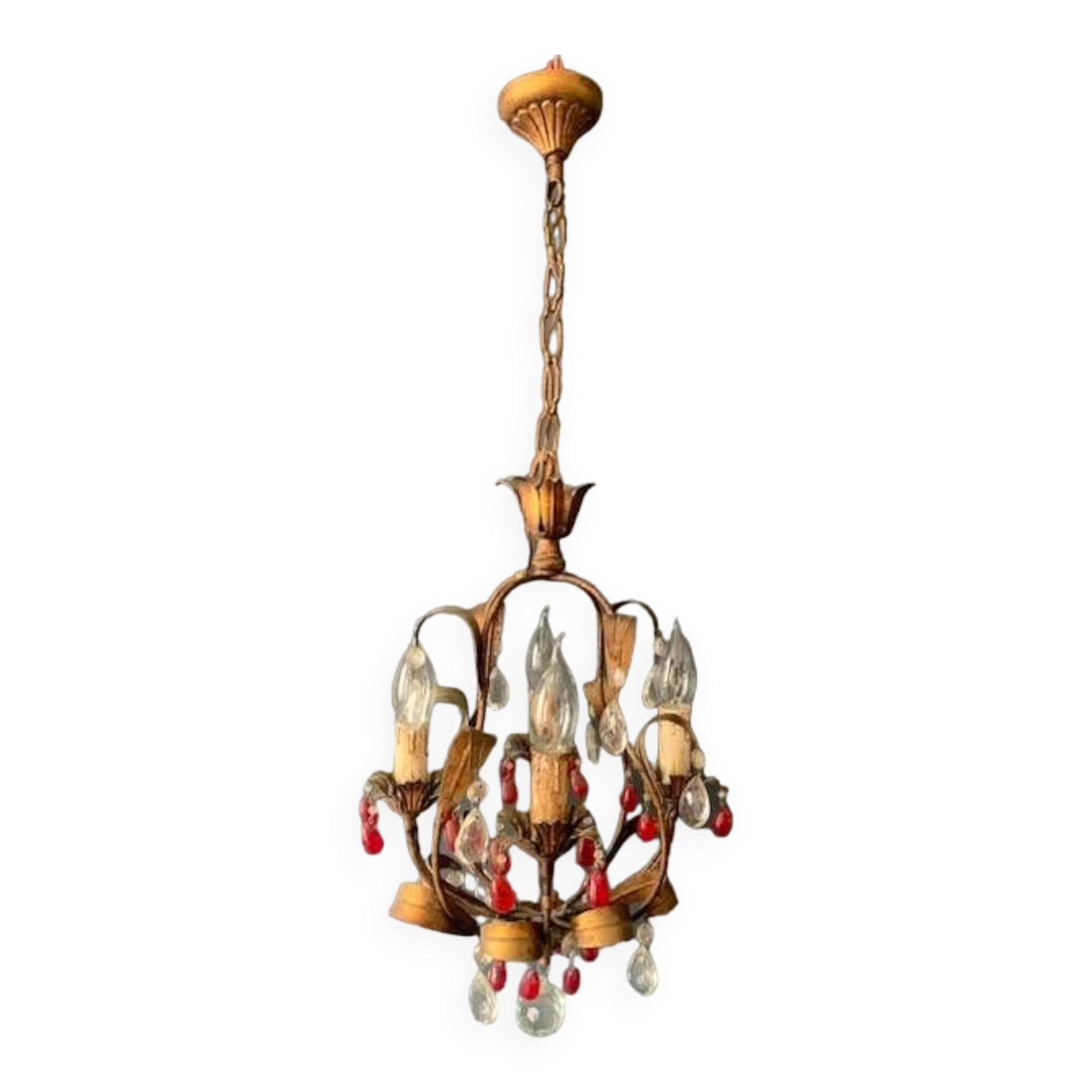 Antique chandelier in gilded sheet metal and red and white crystal pendants, 1900