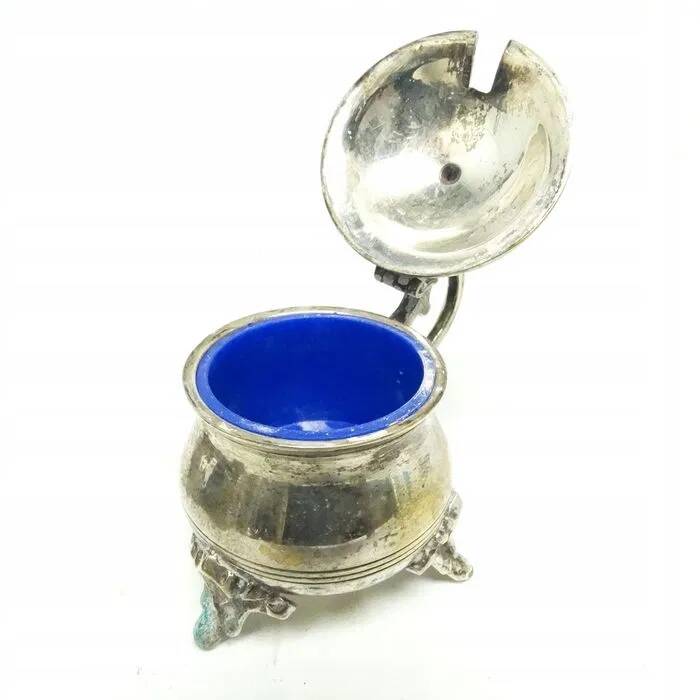 N8x salt shaker in new look style