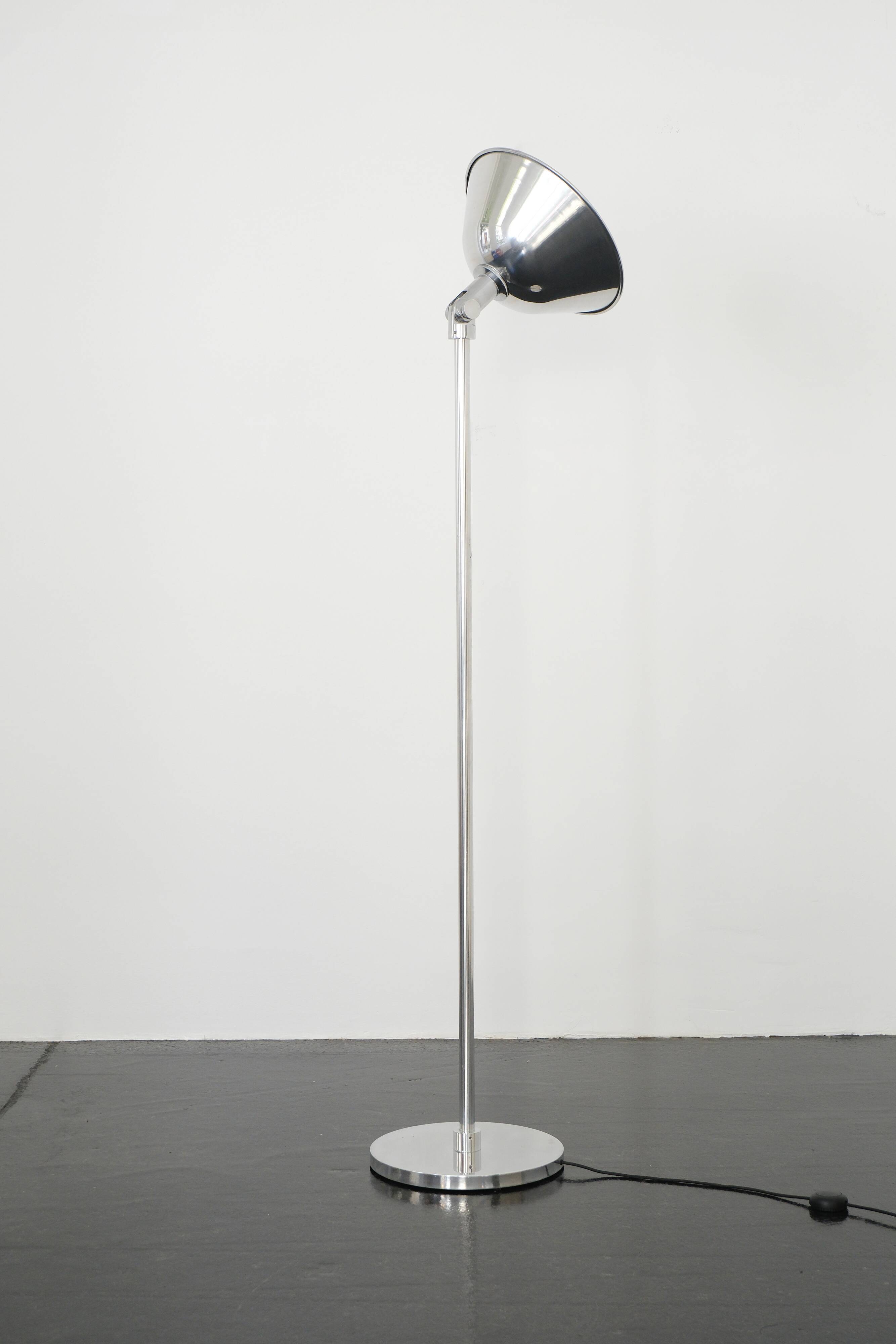 Lampadaire "Gatcpac F" par Josep Torres Clavé / Santa & Cole